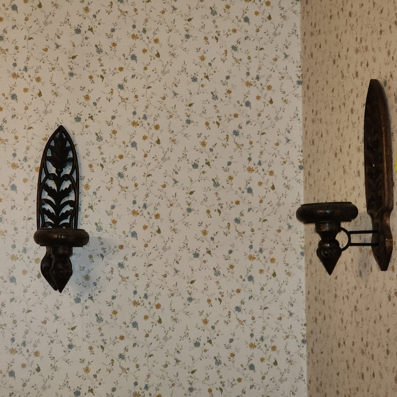 Handcarved sconce pair, 17" height, 5"width. Great Condition. - Picture 9 of 9